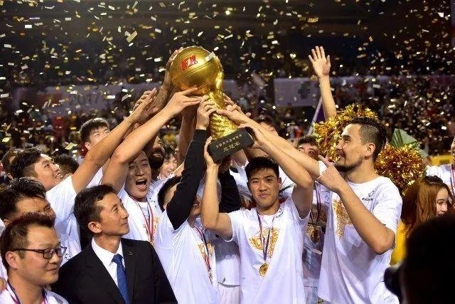 三亚亚沙会丨范俊杰夺得赛会首金 中国队包揽游跑两项个人赛金牌